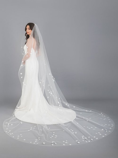 V7695C Cathedral Bridal Veil 01