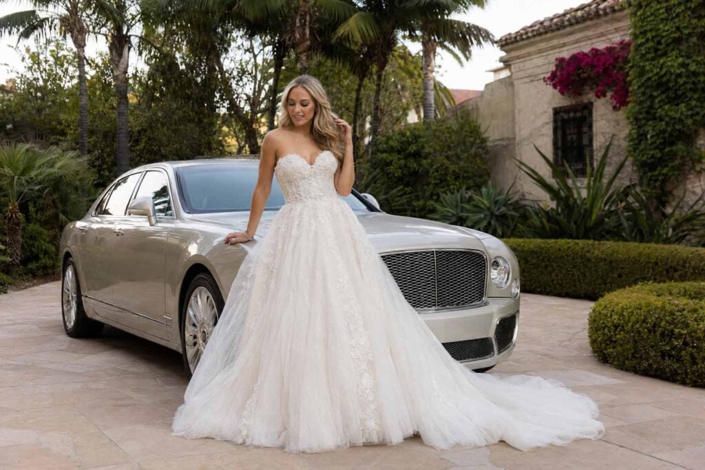 Bride wearing Sweetheart neckline in San Deigo Wedding Venue